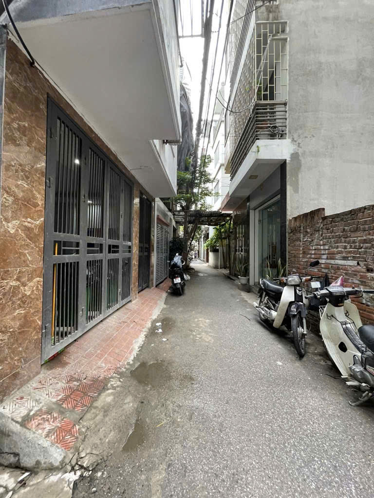 CC Bán nhà riêng mặt Ngõ Tân Mai, Trương Định 46m 6 Tầng. Lô Góc, Ô tô vào nhà. Giá Gốc